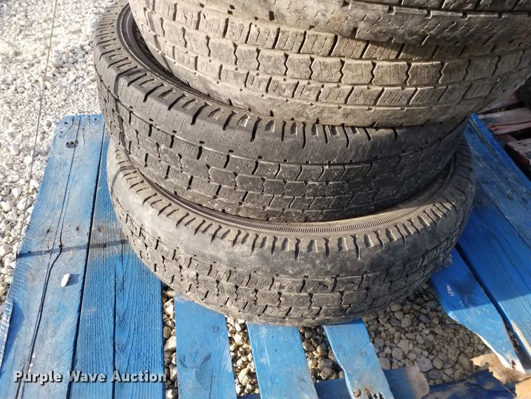 image for item DE6991 (20) tires