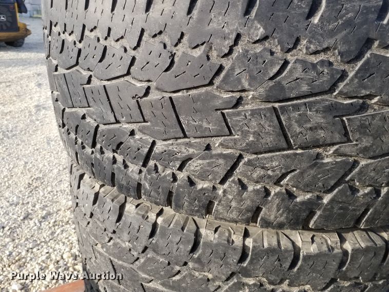 image for item DE6991 (20) tires