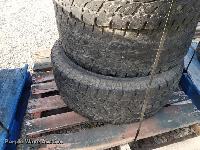 image for item DE6991 (20) tires