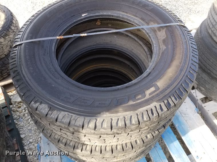 image for item DE6991 (20) tires