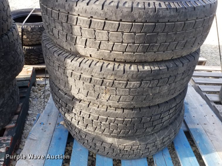 image for item DE6991 (20) tires