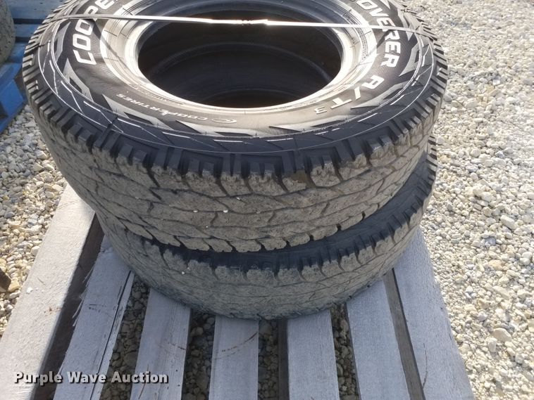 image for item DE6991 (20) tires