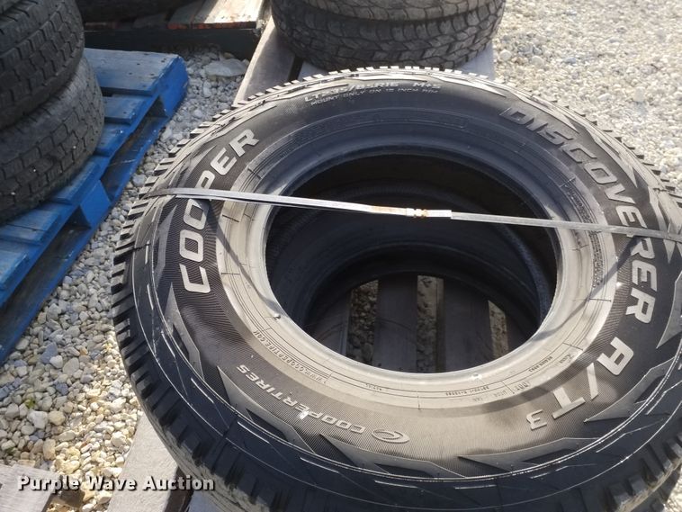 image for item DE6991 (20) tires