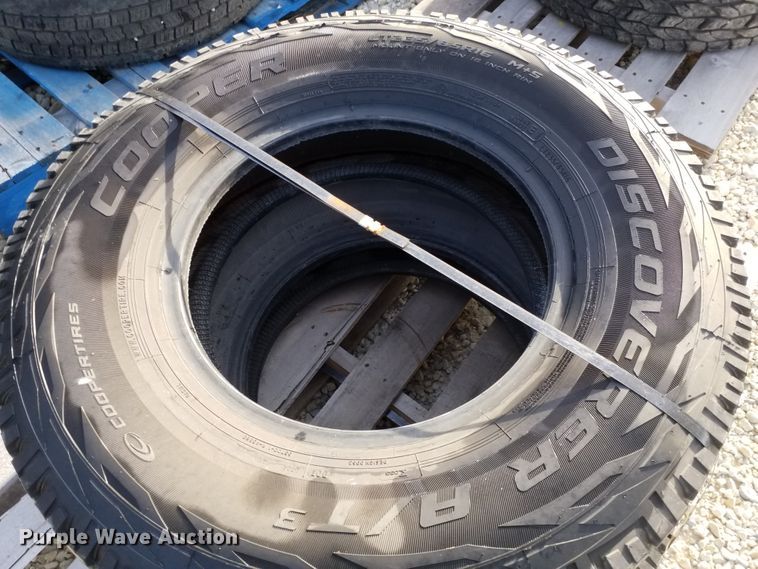 image for item DE6991 (20) tires