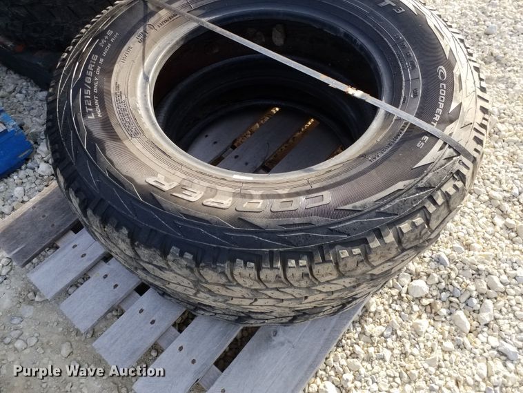 image for item DE6991 (20) tires