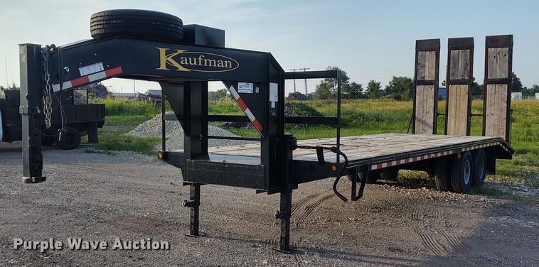 image for item DE7008 2016 Kaufman equipment trailer