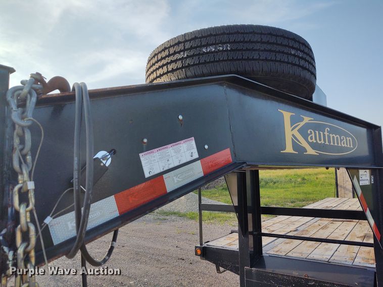 image for item DE7008 2016 Kaufman equipment trailer