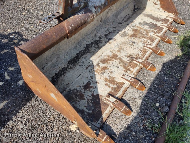 image for item DE7012 79"W skid steer bucket