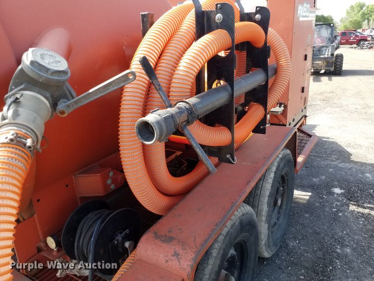 image for item DE7019 2004 Ditch Witch FX60 vacuum excavator
