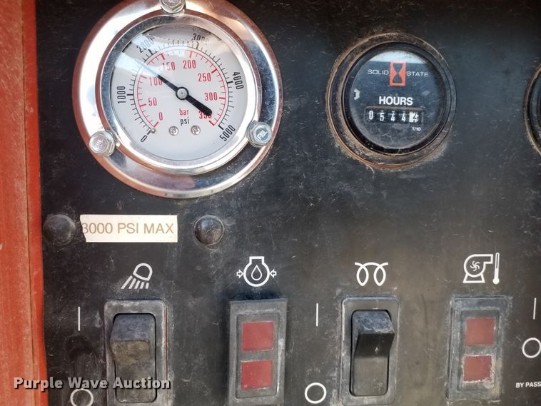 image for item DE7019 2004 Ditch Witch FX60 vacuum excavator