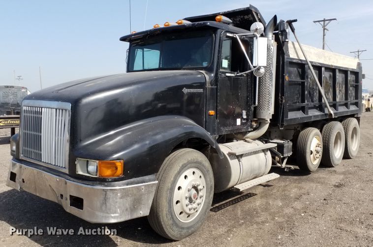 image for item DE7020 1992 International 9400  dump truck