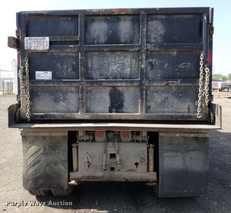 image for item DE7020 1992 International 9400  dump truck