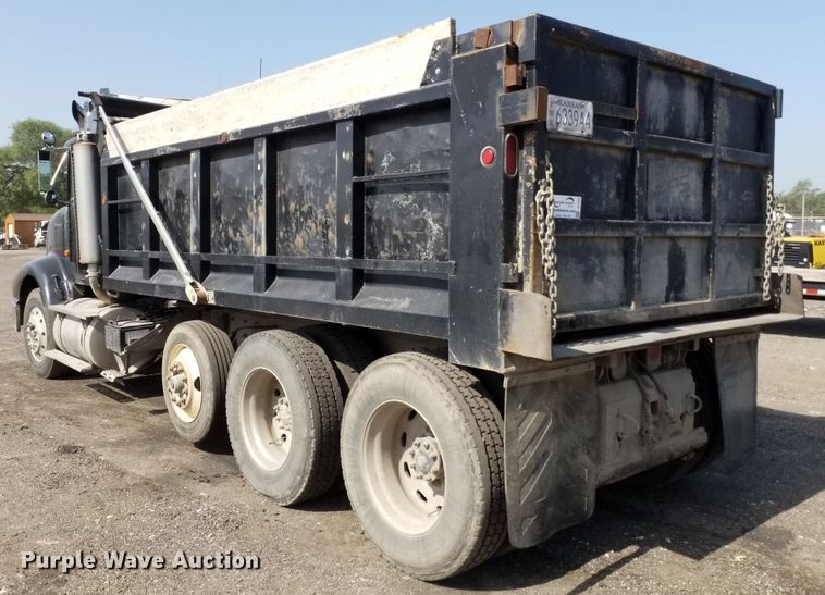 image for item DE7020 1992 International 9400  dump truck
