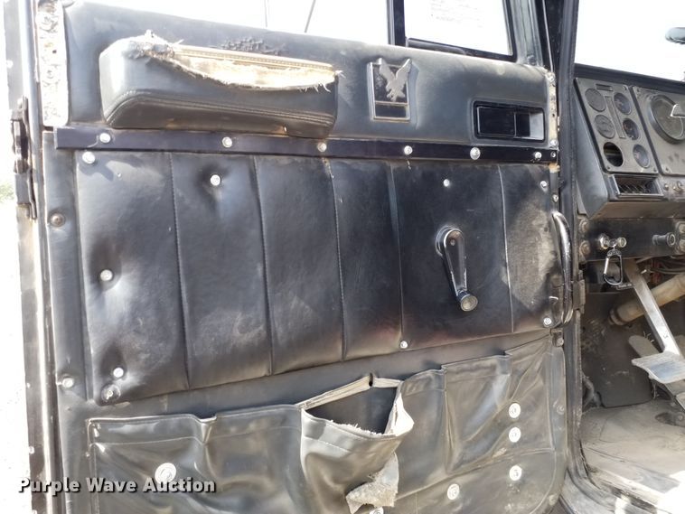 image for item DE7020 1992 International 9400  dump truck