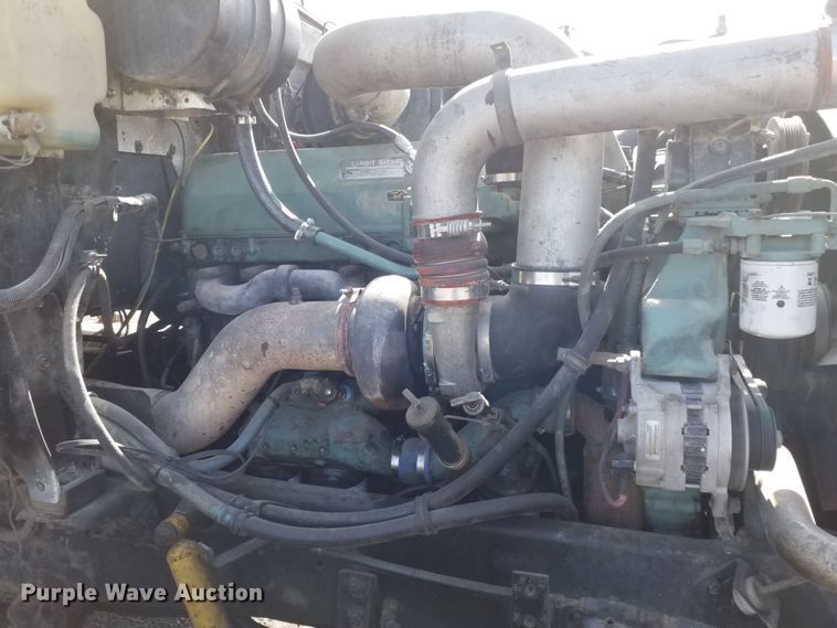 image for item DE7020 1992 International 9400  dump truck