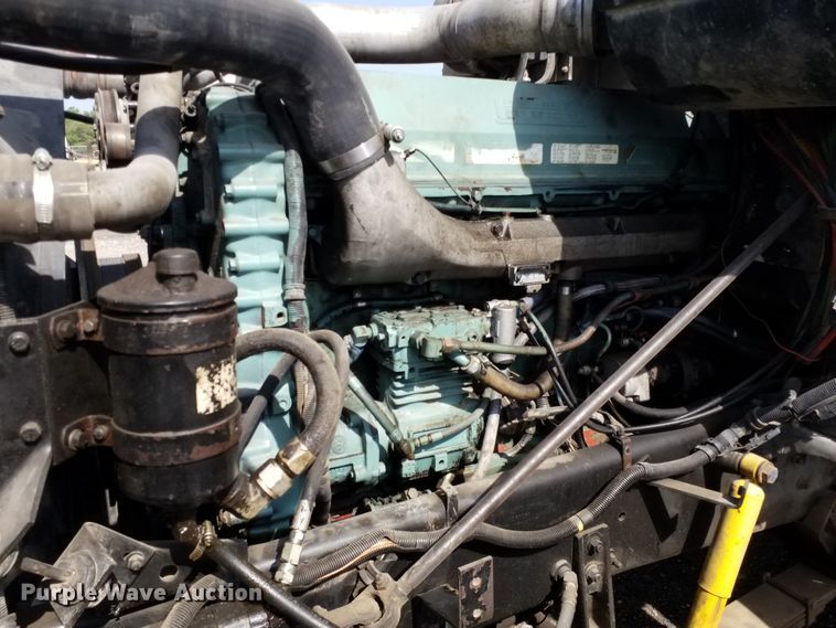 image for item DE7020 1992 International 9400  dump truck