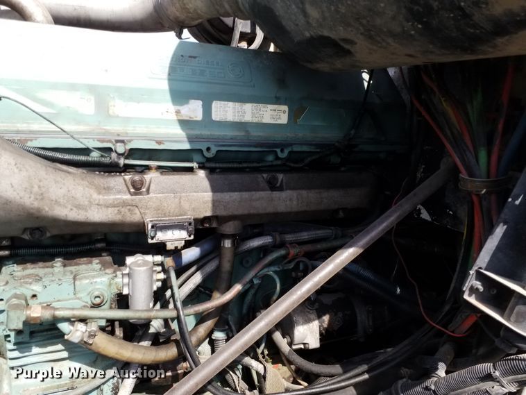 image for item DE7020 1992 International 9400  dump truck