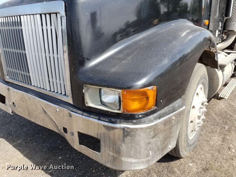 image for item DE7020 1992 International 9400  dump truck