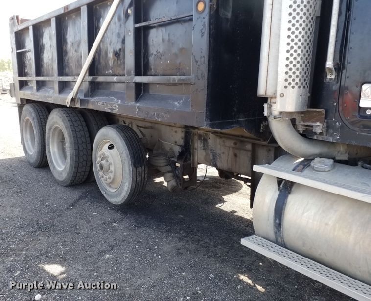 image for item DE7020 1992 International 9400  dump truck