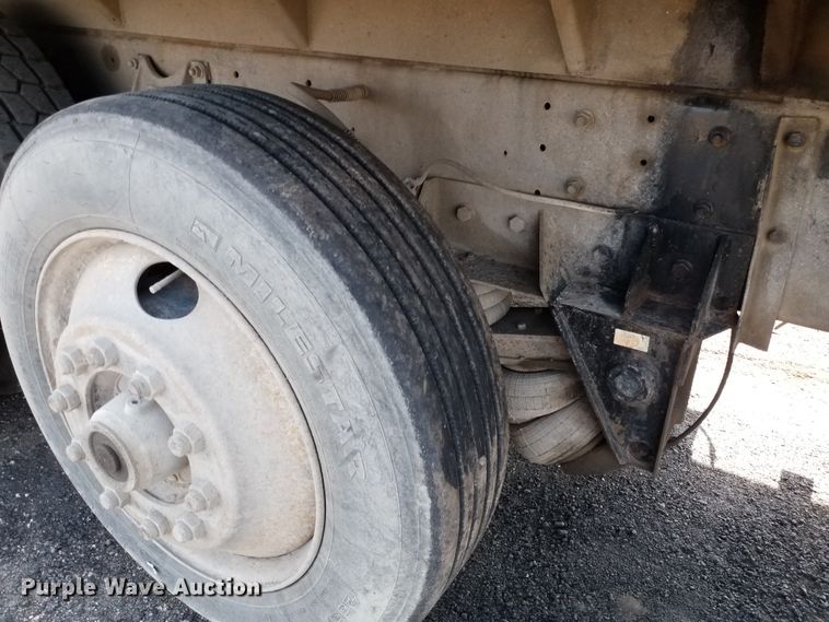 image for item DE7020 1992 International 9400  dump truck