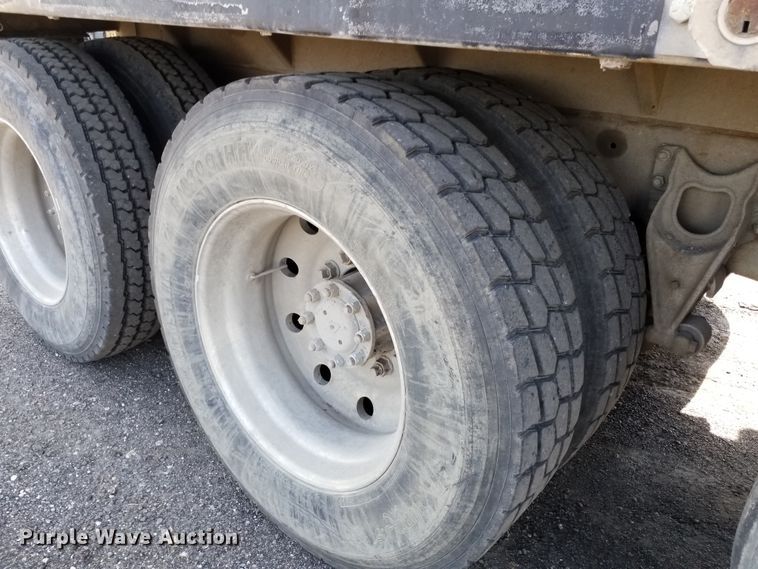 image for item DE7020 1992 International 9400  dump truck