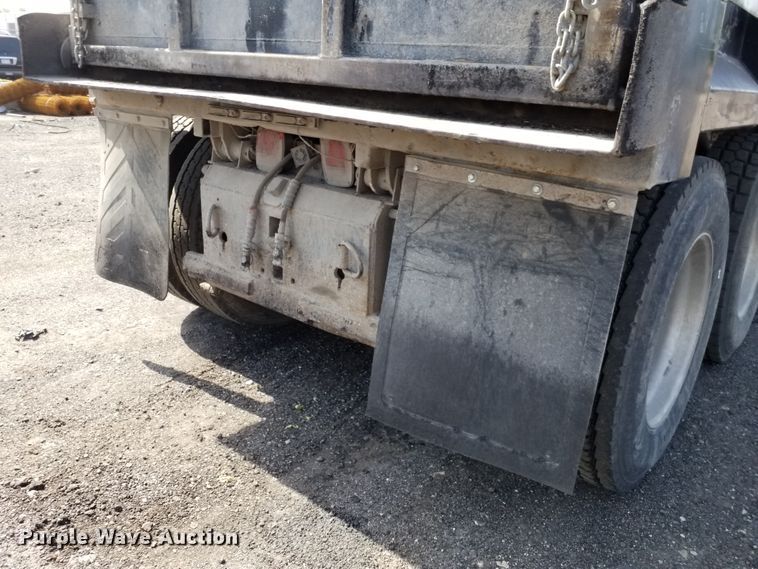 image for item DE7020 1992 International 9400  dump truck