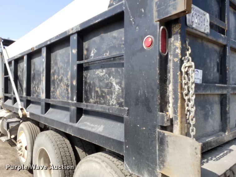 image for item DE7020 1992 International 9400  dump truck