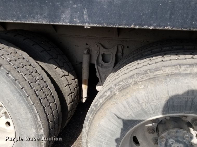 image for item DE7020 1992 International 9400  dump truck