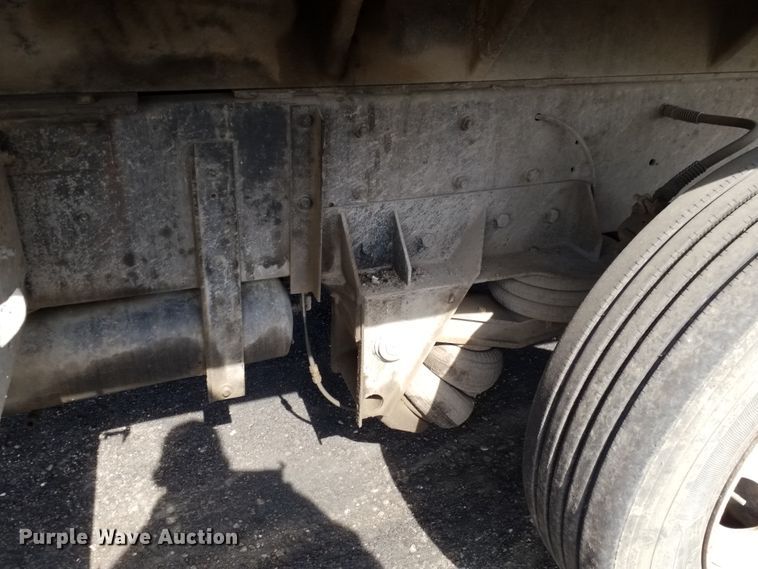 image for item DE7020 1992 International 9400  dump truck