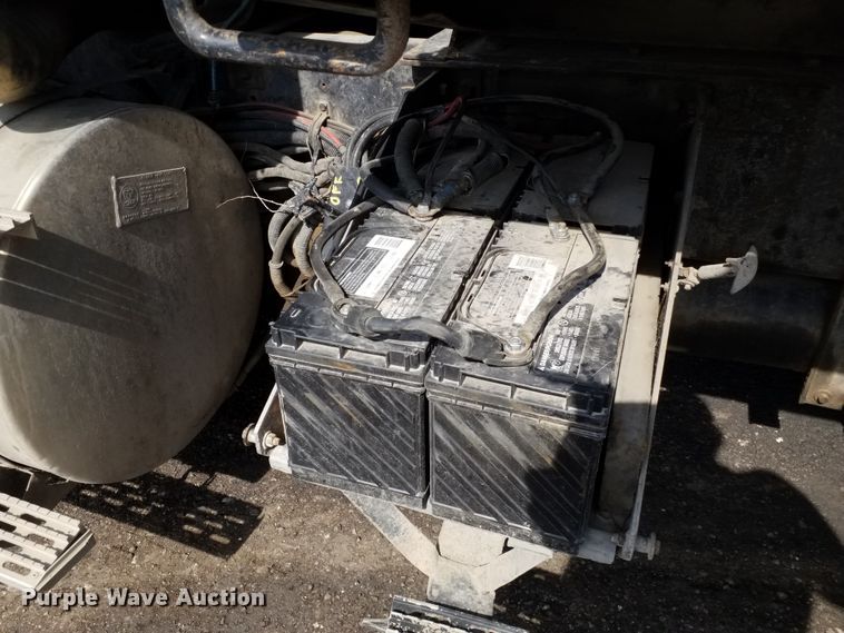 image for item DE7020 1992 International 9400  dump truck