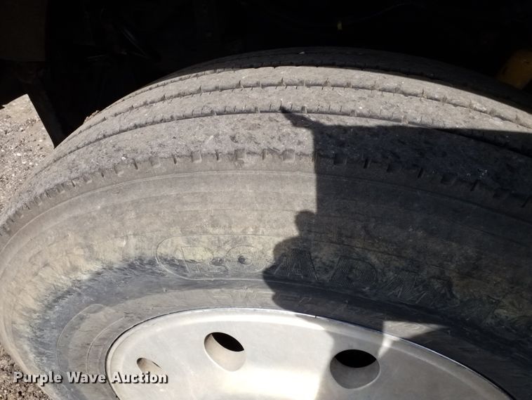 image for item DE7020 1992 International 9400  dump truck