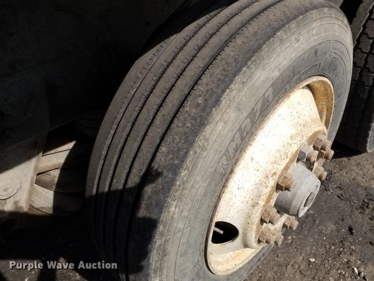 image for item DE7020 1992 International 9400  dump truck