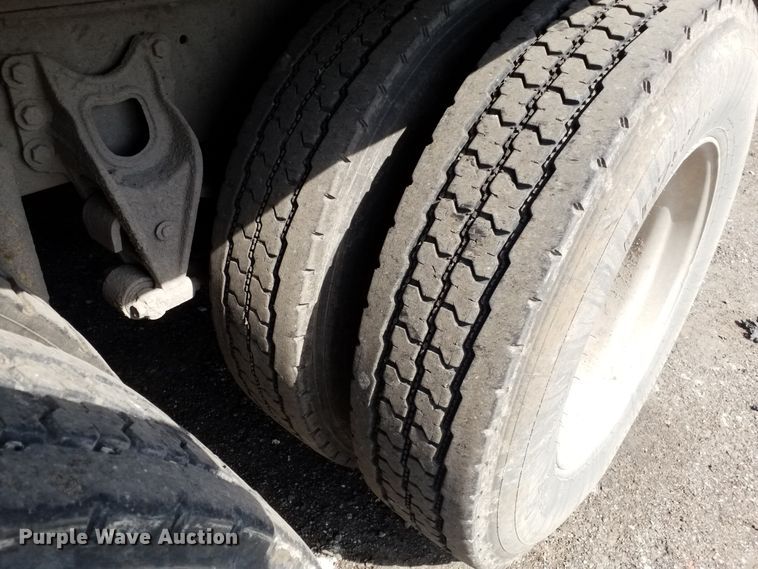 image for item DE7020 1992 International 9400  dump truck