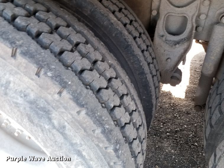 image for item DE7020 1992 International 9400  dump truck