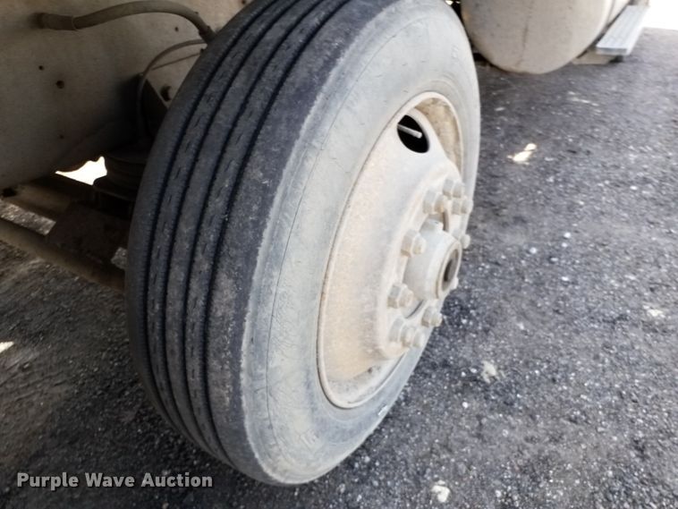 image for item DE7020 1992 International 9400  dump truck