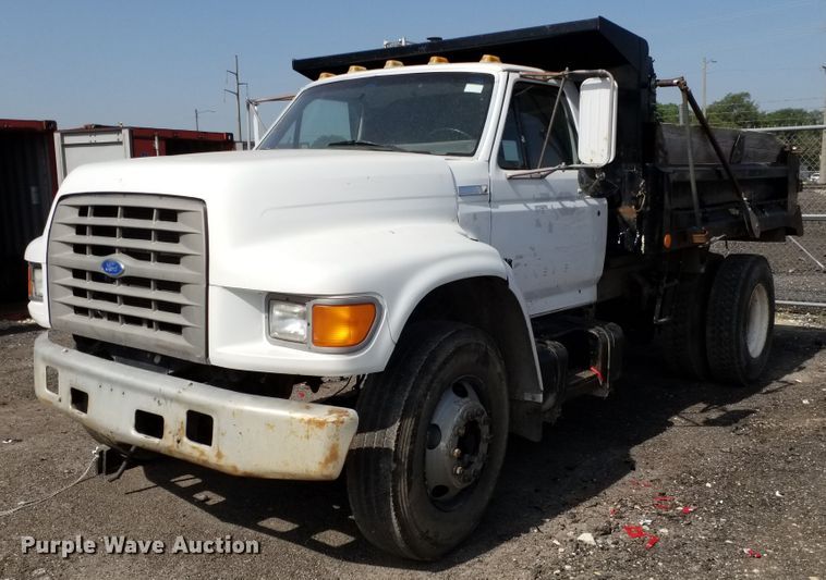 image for item DE7022 1995 Ford F800  dump truck