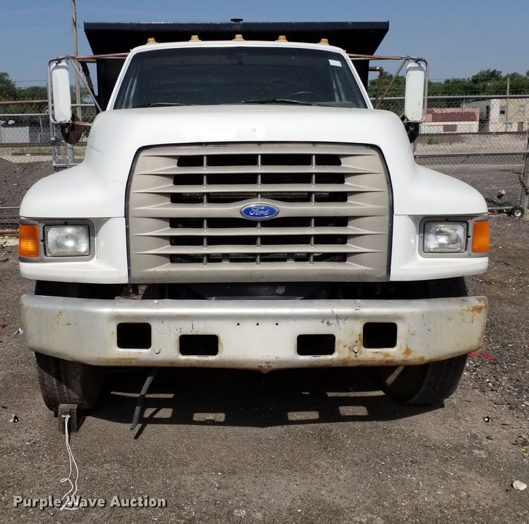 image for item DE7022 1995 Ford F800  dump truck