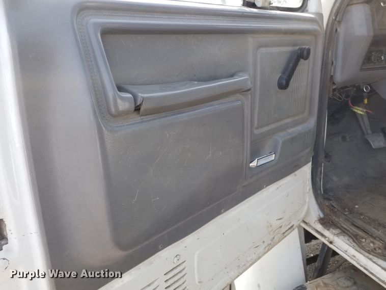 image for item DE7022 1995 Ford F800  dump truck