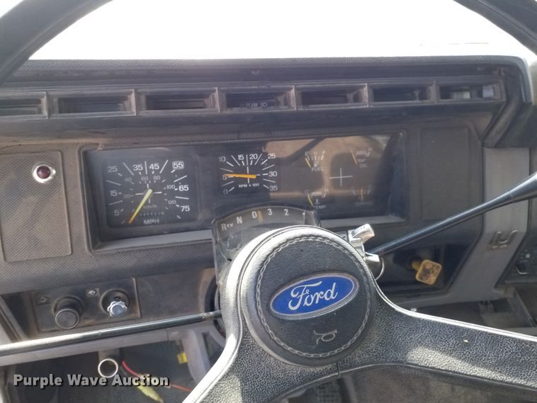 image for item DE7022 1995 Ford F800  dump truck