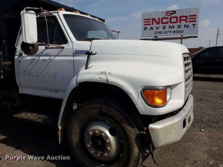 image for item DE7022 1995 Ford F800  dump truck