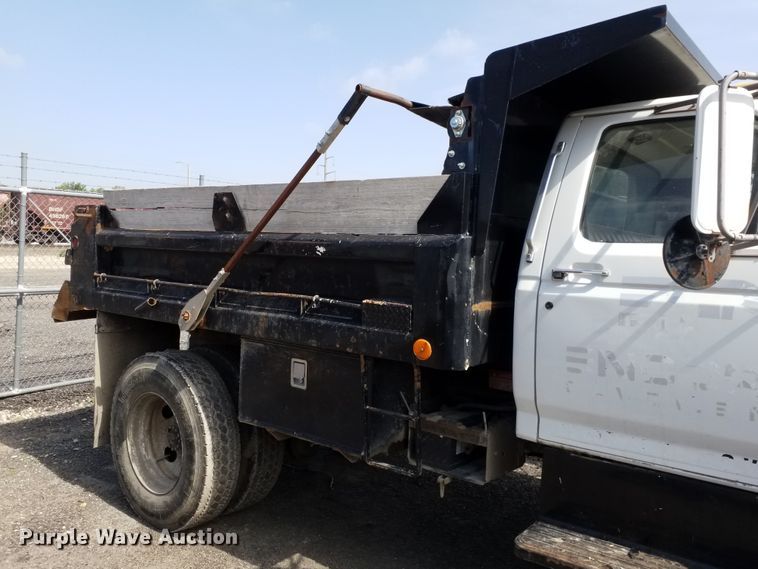 image for item DE7022 1995 Ford F800  dump truck
