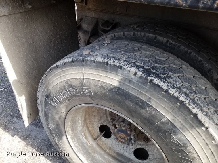 image for item DE7022 1995 Ford F800  dump truck