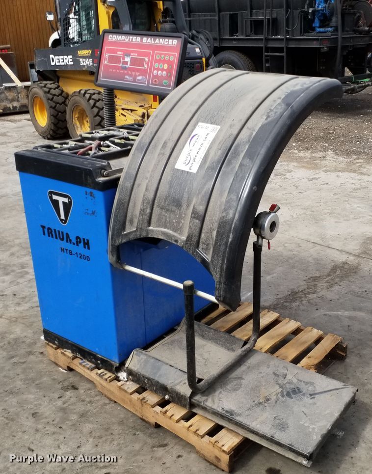 image for item DE7024 2017 Triumph NTB-1200 tire balancer