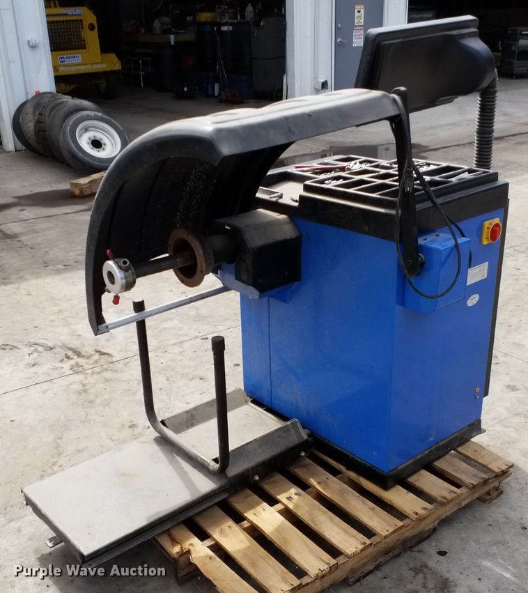 image for item DE7024 2017 Triumph NTB-1200 tire balancer