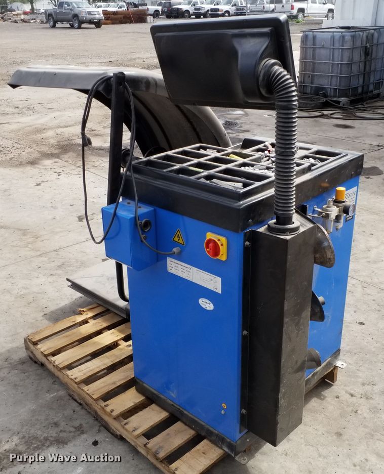 image for item DE7024 2017 Triumph NTB-1200 tire balancer