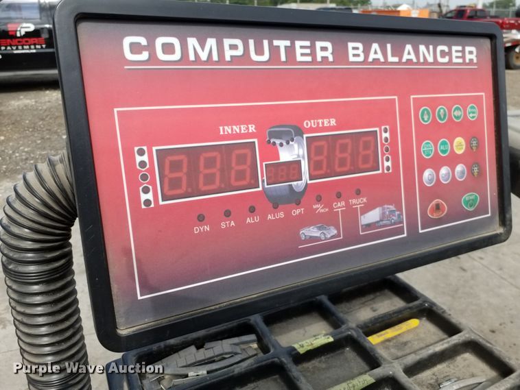 image for item DE7024 2017 Triumph NTB-1200 tire balancer