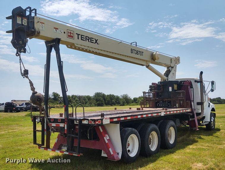image for item DE7036 2008 Sterling LT8  crane truck