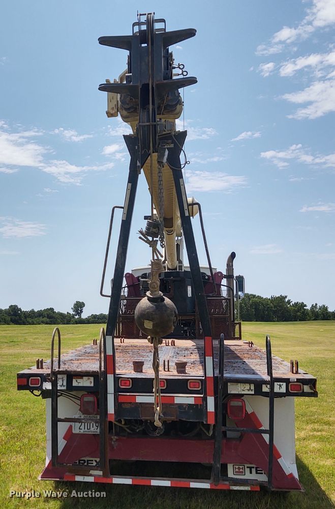 image for item DE7036 2008 Sterling LT8  crane truck