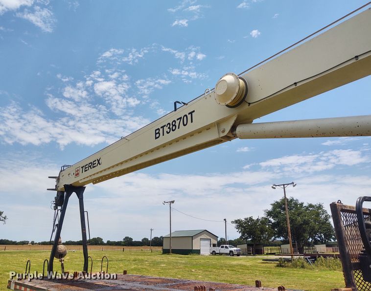 image for item DE7036 2008 Sterling LT8  crane truck