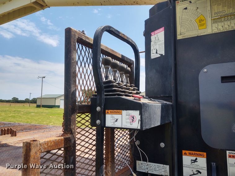 image for item DE7036 2008 Sterling LT8  crane truck